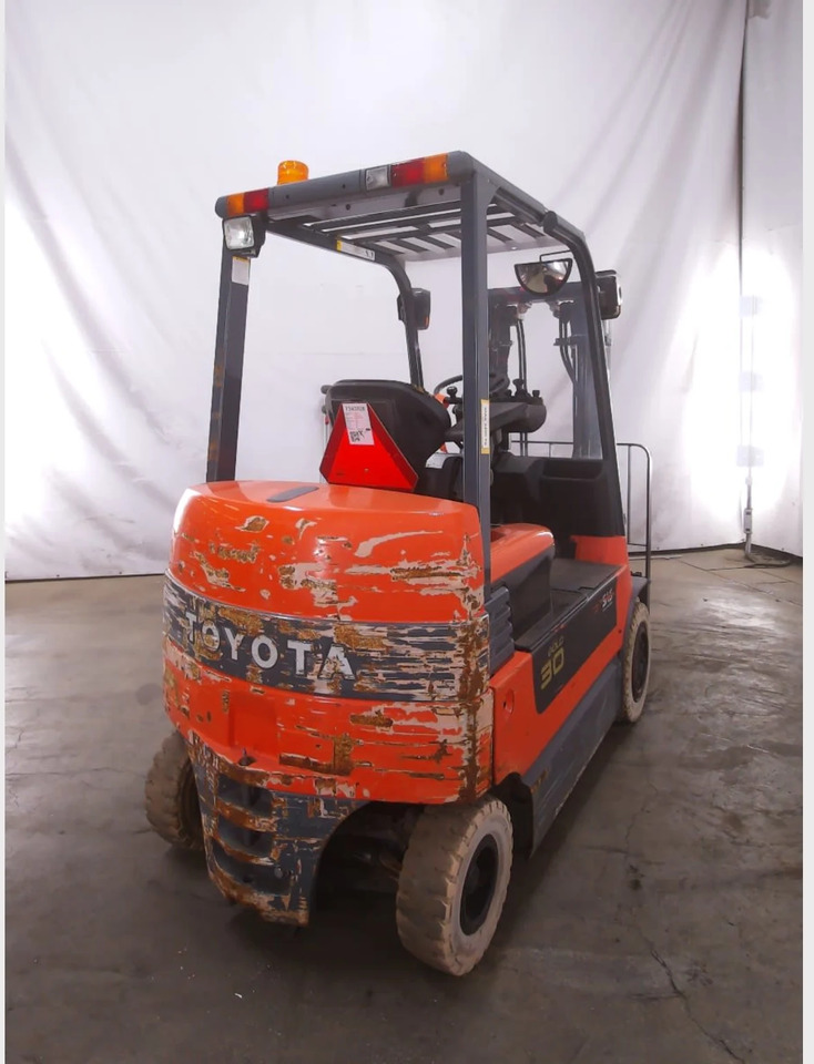 Toyota 7FBMF30 - Forklift listrik: gambar 3 Toyota 7FBMF30 - Forklift listrik: gambar 3