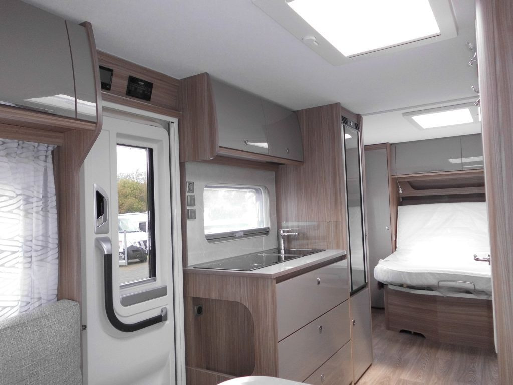 Karavan baru Fendt Tendenza 560 SFDW 2000kg. Batterie 75Ah Vivara Fendt Tendenza 560 SFDW mit Extras %Lagerabverkauf%: gambar 9