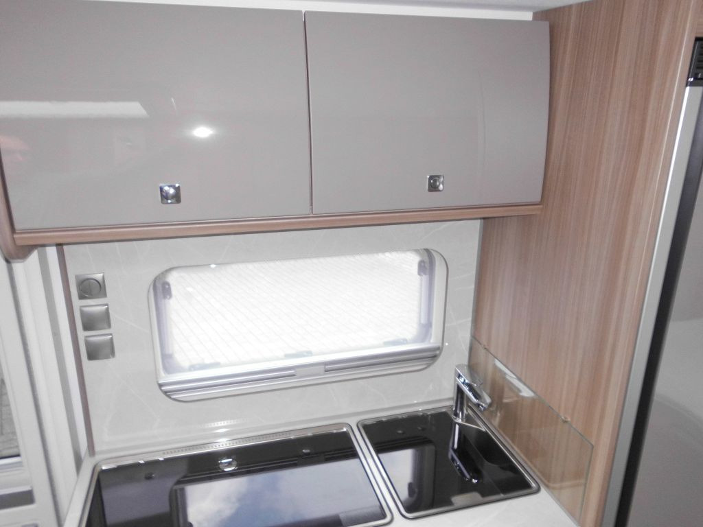 Karavan baru Fendt Tendenza 560 SFDW 2000kg. Batterie 75Ah Vivara Fendt Tendenza 560 SFDW mit Extras %Lagerabverkauf%: gambar 12