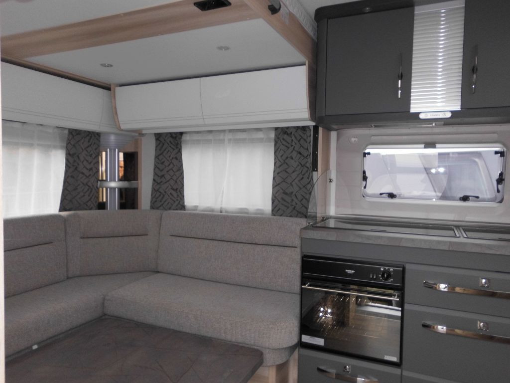 Hobby De Luxe 515 UHL 2000kg. Backofen, Dunsthaube + - Karavan: gambar 5 Hobby De Luxe 515 UHL 2000kg. Backofen, Dunsthaube + - Karavan: gambar 5