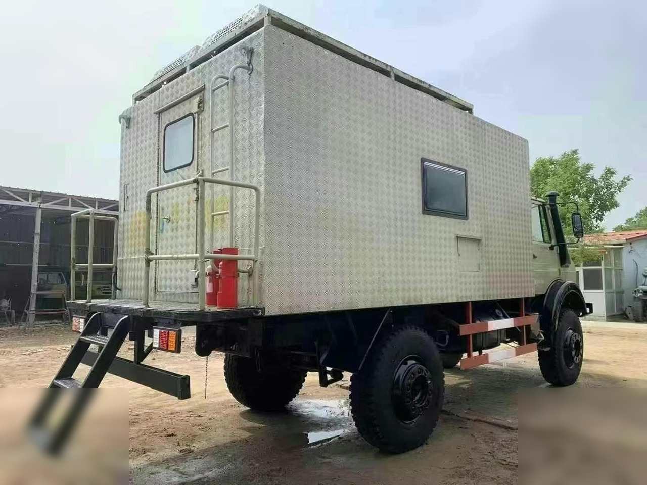 1995 MERCEDES-BENZ UNIMOG 2150 - Truk sasis: gambar 3 1995 MERCEDES-BENZ UNIMOG 2150 - Truk sasis: gambar 3