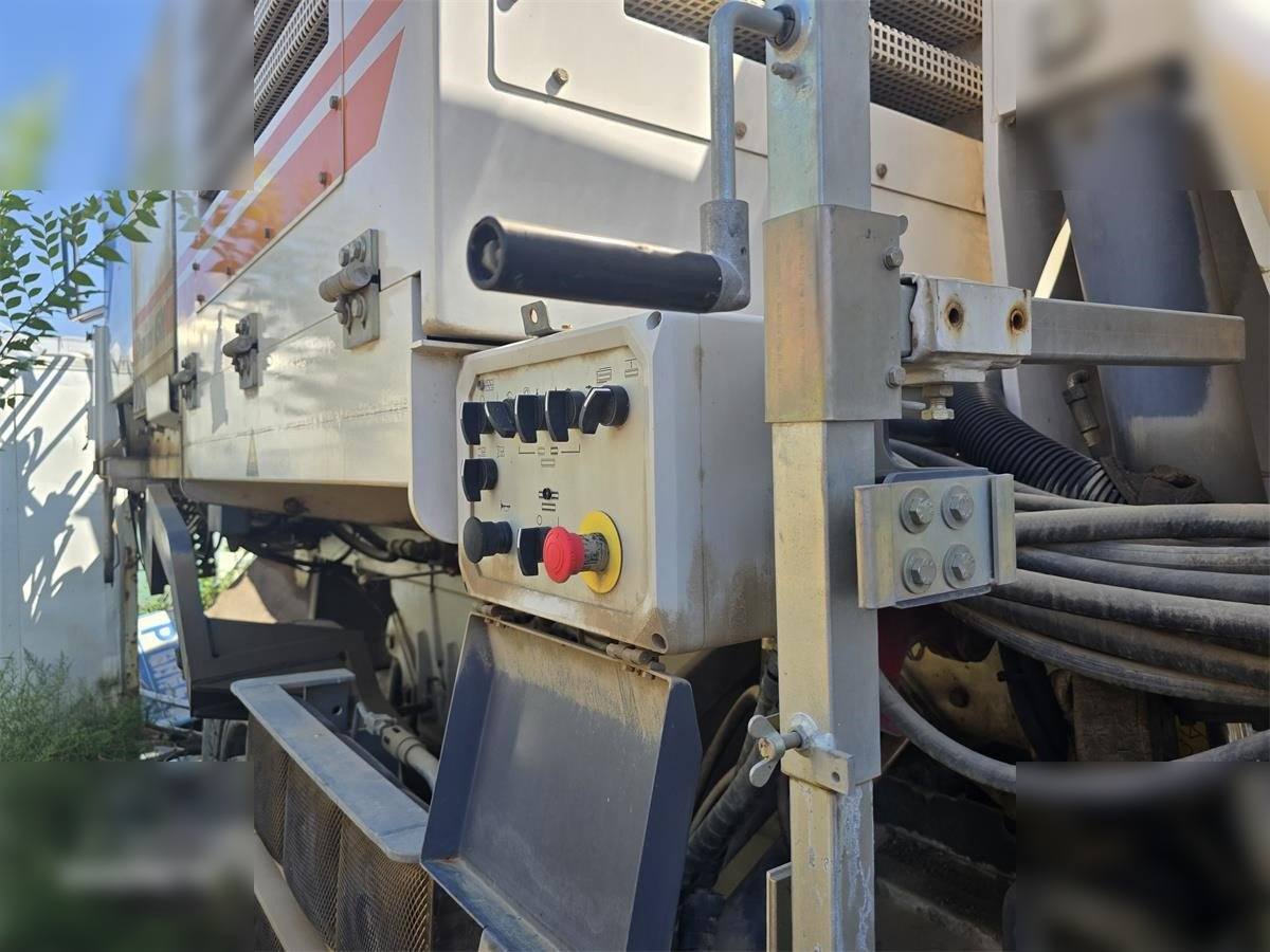 2006 WIRTGEN HM4500 - Mesin aspal: gambar 1 2006 WIRTGEN HM4500 - Mesin aspal: gambar 1