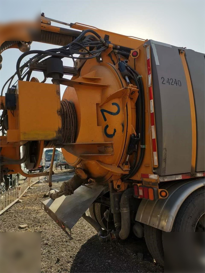 2007 AQUATECH B10 - Truk vakum: gambar 4 2007 AQUATECH B10 - Truk vakum: gambar 4