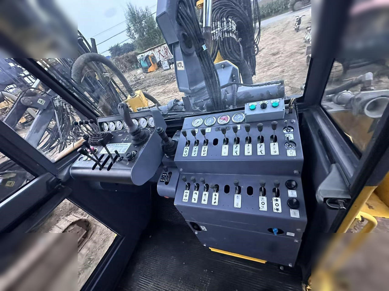 2008 ATLAS COPCO BOLTEC LC - Mesin bor terarah: gambar 4 2008 ATLAS COPCO BOLTEC LC - Mesin bor terarah: gambar 4