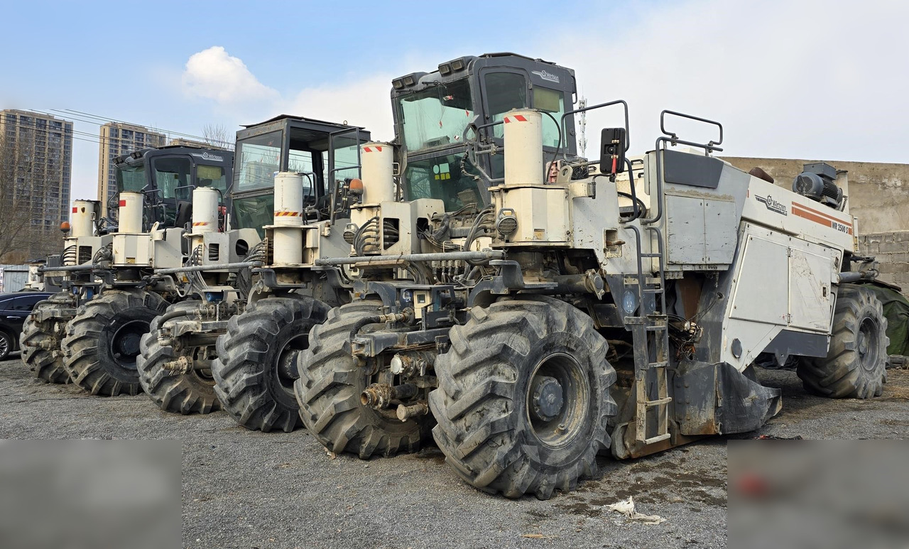 2010 WIRTGEN WR2500S - Stabilisator tanah: gambar 1 2010 WIRTGEN WR2500S - Stabilisator tanah: gambar 1