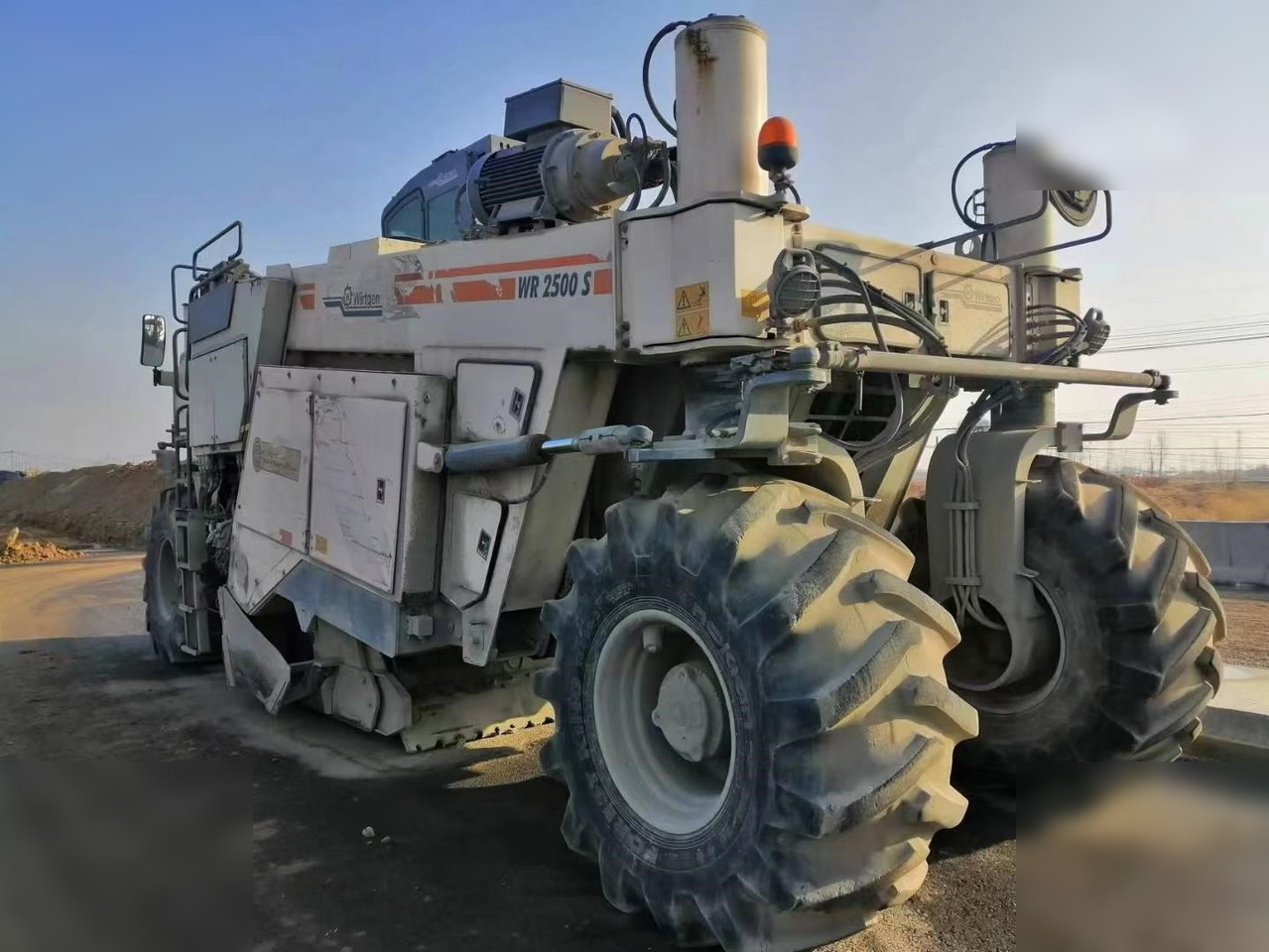 2010 WIRTGEN WR2500S - Stabilisator tanah: gambar 1 2010 WIRTGEN WR2500S - Stabilisator tanah: gambar 1