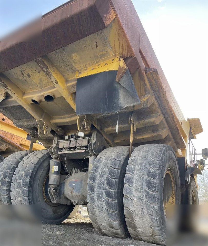 2011 KOMATSU HD465-7 - Truk batu/ Dumper iebes: gambar 4 2011 KOMATSU HD465-7 - Truk batu/ Dumper iebes: gambar 4