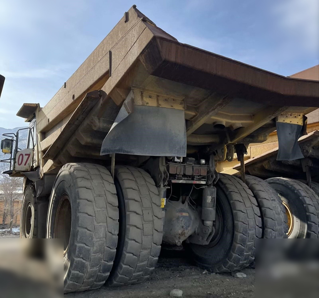 2011 KOMATSU HD465-7 - Truk batu/ Dumper iebes: gambar 3 2011 KOMATSU HD465-7 - Truk batu/ Dumper iebes: gambar 3