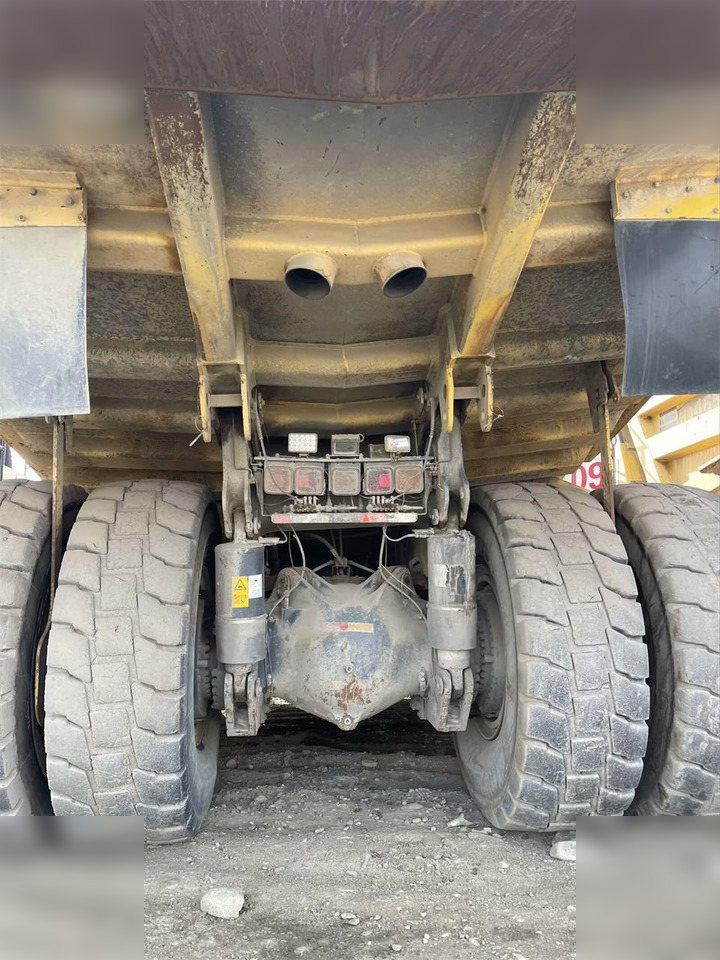 2011 KOMATSU HD465-7 - Truk batu/ Dumper iebes: gambar 4 2011 KOMATSU HD465-7 - Truk batu/ Dumper iebes: gambar 4