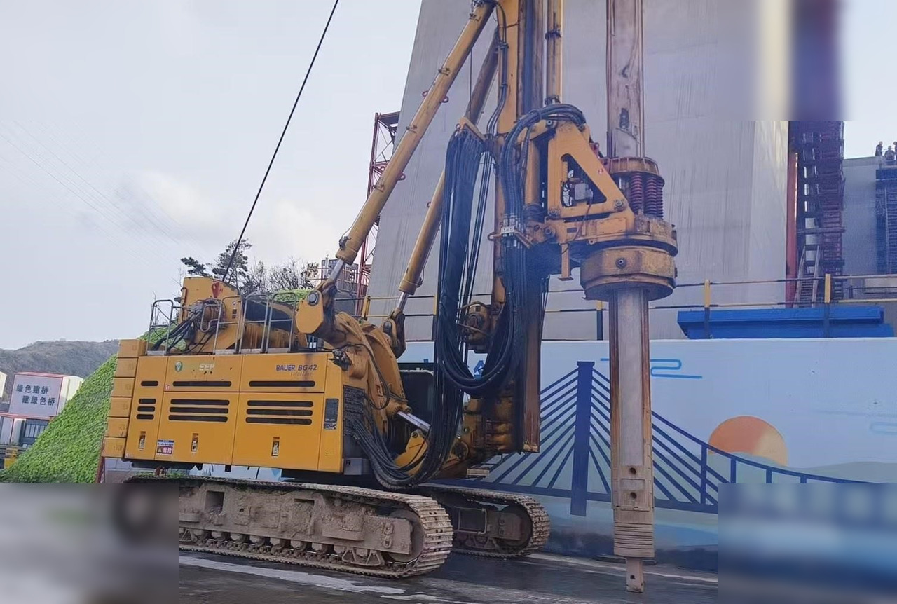 2021 BAUER BG42 - Anjungan pengeboran: gambar 1 2021 BAUER BG42 - Anjungan pengeboran: gambar 1