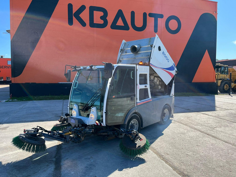 Dulevo 2000 SKY FIRST REGISTRATION 09.2015 - Penyapu jalan: gambar 2 Dulevo 2000 SKY FIRST REGISTRATION 09.2015 - Penyapu jalan: gambar 2