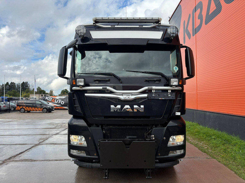 MAN TGX 35.560 8x4*4 LOW MILEAGE ! / INTARDER / JOAB 24 ton / L=5600 mm / SNOW PLOW EQUIPMENT - Hook lift: gambar 2 MAN TGX 35.560 8x4*4 LOW MILEAGE ! / INTARDER / JOAB 24 ton / L=5600 mm / SNOW PLOW EQUIPMENT - Hook lift: gambar 2