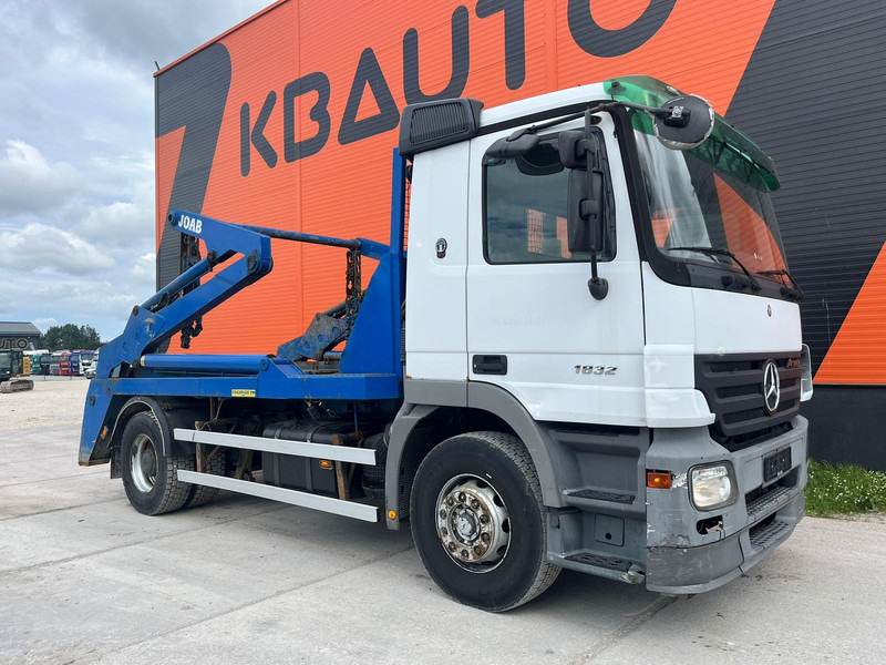 Mercedes-Benz Actros 1832 4x2 JOAB HL 14 U - Truk skip loader: gambar 4 Mercedes-Benz Actros 1832 4x2 JOAB HL 14 U - Truk skip loader: gambar 4