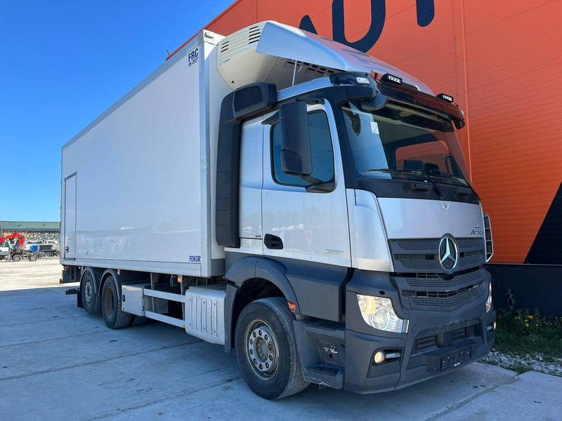 Mercedes-Benz Actros 2551 6x2 LUMIKKO L7 / BOX L=7609 mm - Truk berpendingin: gambar 4 Mercedes-Benz Actros 2551 6x2 LUMIKKO L7 / BOX L=7609 mm - Truk berpendingin: gambar 4