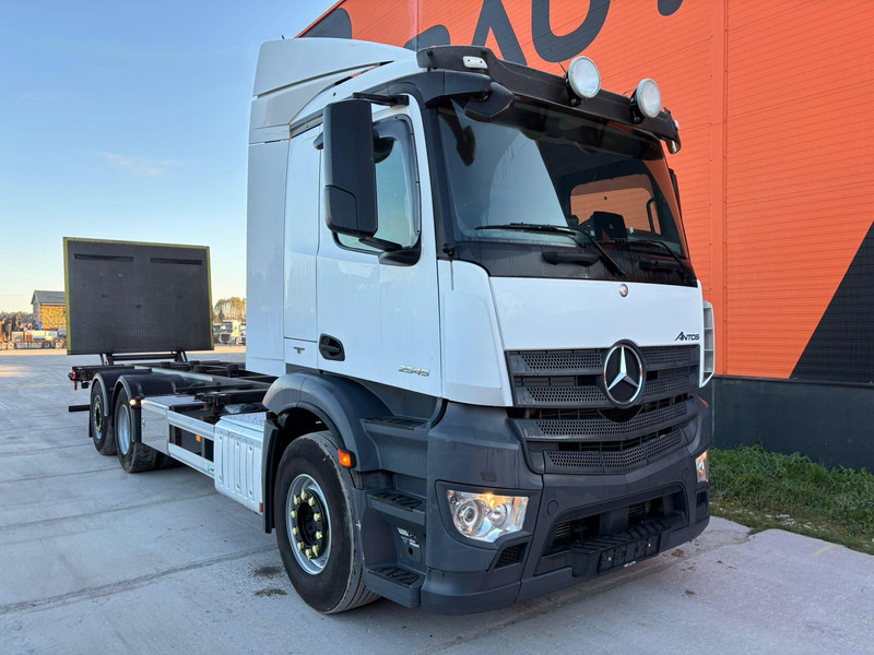 Mercedes-Benz Antos 2545 6x2 RETARDER / CHASSIS L=7812 mm - Pengangkut kontainer/ Container truck: gambar 4 Mercedes-Benz Antos 2545 6x2 RETARDER / CHASSIS L=7812 mm - Pengangkut kontainer/ Container truck: gambar 4