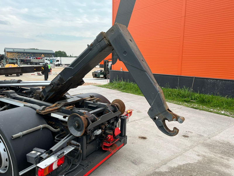 Hook lift, Truk derek Mercedes-Benz Arocs 3242 8x4 PK22002 / RETARDER / SNOW PLOW EQUIPMENT / GRAPPLE: gambar 12