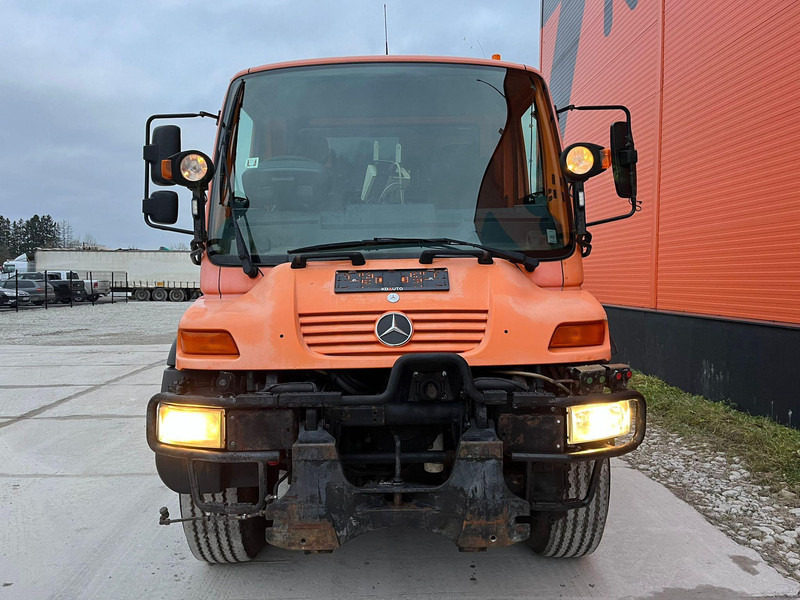 Mercedes-Benz UNIMOG U 300 4x4 TRILETY SK / 6918 hours - Penyapu jalan: gambar 3 Mercedes-Benz UNIMOG U 300 4x4 TRILETY SK / 6918 hours - Penyapu jalan: gambar 3