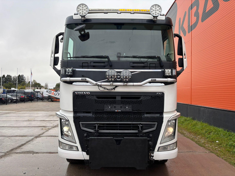 Volvo FH 540 6x4 RETARDER / TANDEM AXLE LIFT / SNOWPLOW EQUIPMENT / BOX L = 4473 mm - Truk jungkit: gambar 3 Volvo FH 540 6x4 RETARDER / TANDEM AXLE LIFT / SNOWPLOW EQUIPMENT / BOX L = 4473 mm - Truk jungkit: gambar 3