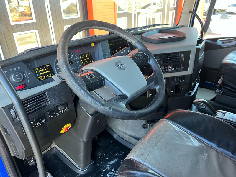Interior photo 1: Leasing Volvo FH 540 8x4*4 BOX L=6145 mm Volvo FH 540 8x4*4 BOX L=6145 mm