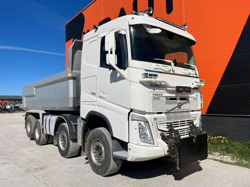 Volvo FH 540 8x4 RETARDER / TANDEM AXLE LIFT / BIG AXLES / BOX L=5704 mm - Truk jungkit: gambar 4 Volvo FH 540 8x4 RETARDER / TANDEM AXLE LIFT / BIG AXLES / BOX L=5704 mm - Truk jungkit: gambar 4