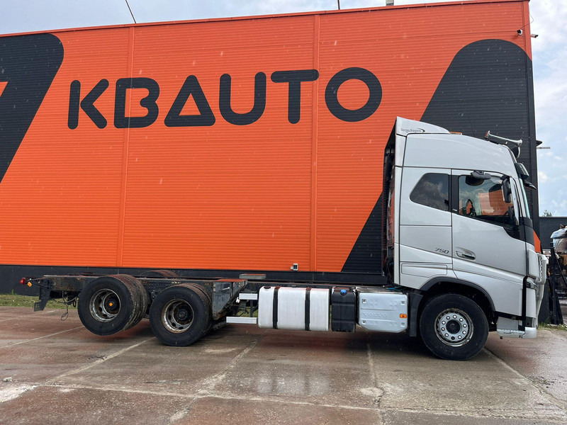 Volvo FH 750 6x4 CHASSIS L=6970 / RETARDER / PTO / TANDEM AXLE LIFT - Truk sasis: gambar 4 Volvo FH 750 6x4 CHASSIS L=6970 / RETARDER / PTO / TANDEM AXLE LIFT - Truk sasis: gambar 4