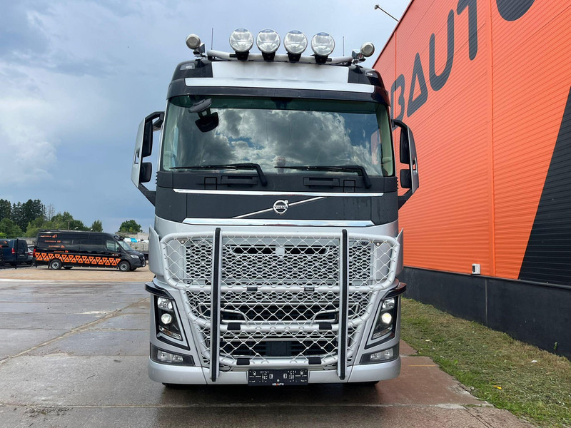 Volvo FH 750 6x4 CHASSIS L=6970 / RETARDER / PTO / TANDEM AXLE LIFT - Truk sasis: gambar 2 Volvo FH 750 6x4 CHASSIS L=6970 / RETARDER / PTO / TANDEM AXLE LIFT - Truk sasis: gambar 2