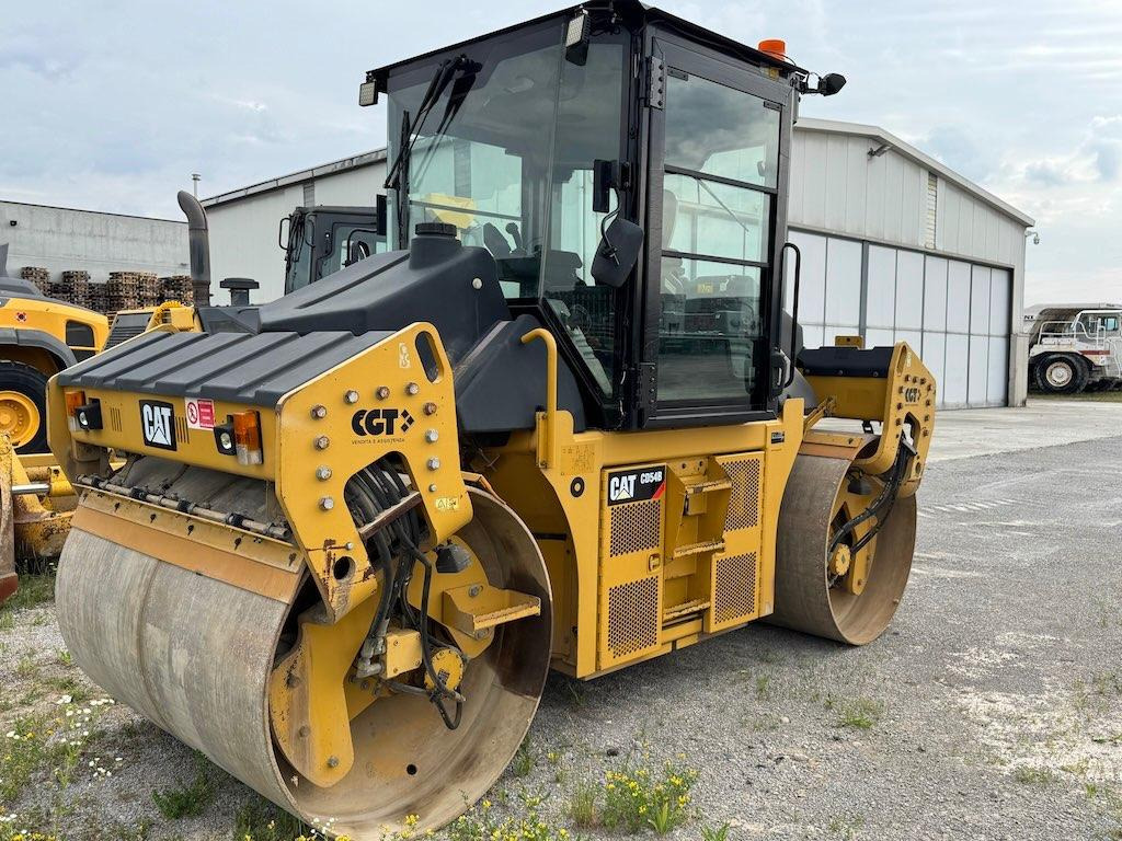 Caterpillar CD54B - Roller jalan: gambar 2 Caterpillar CD54B - Roller jalan: gambar 2
