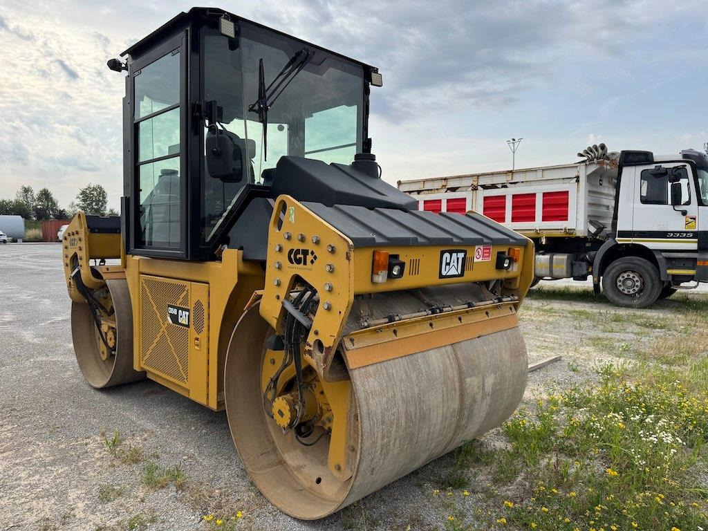Caterpillar CD54B - Roller jalan: gambar 4 Caterpillar CD54B - Roller jalan: gambar 4