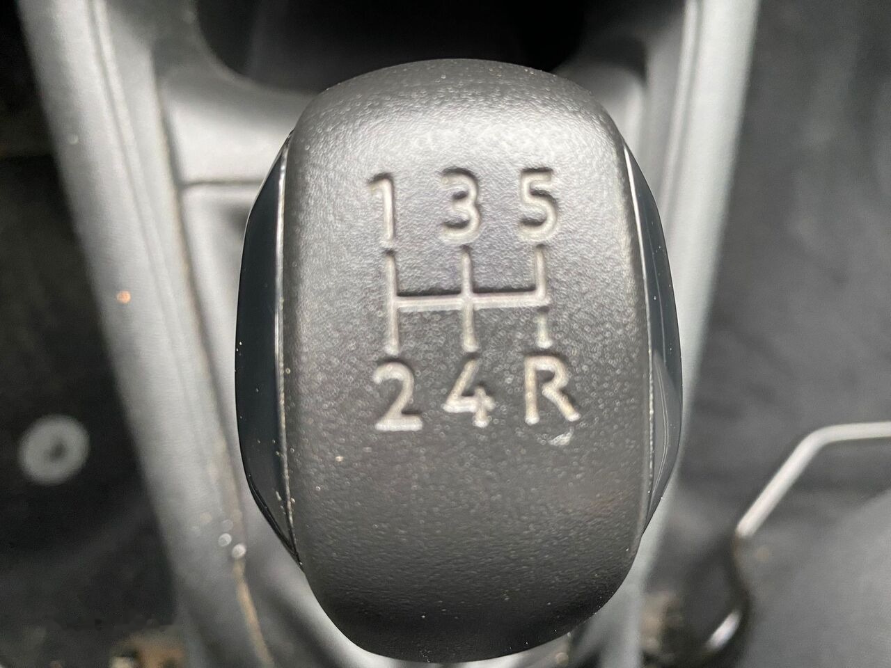 Hatchback Peugeot 208: gambar 15