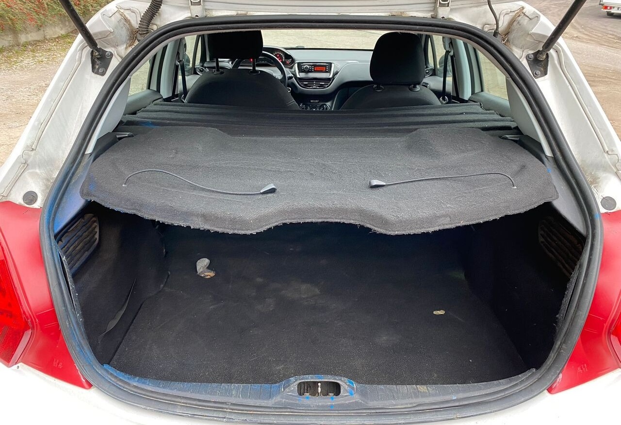 Hatchback Peugeot 208: gambar 20