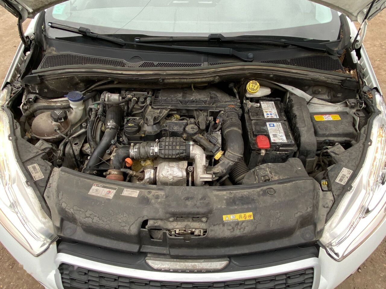 Hatchback Peugeot 208: gambar 9