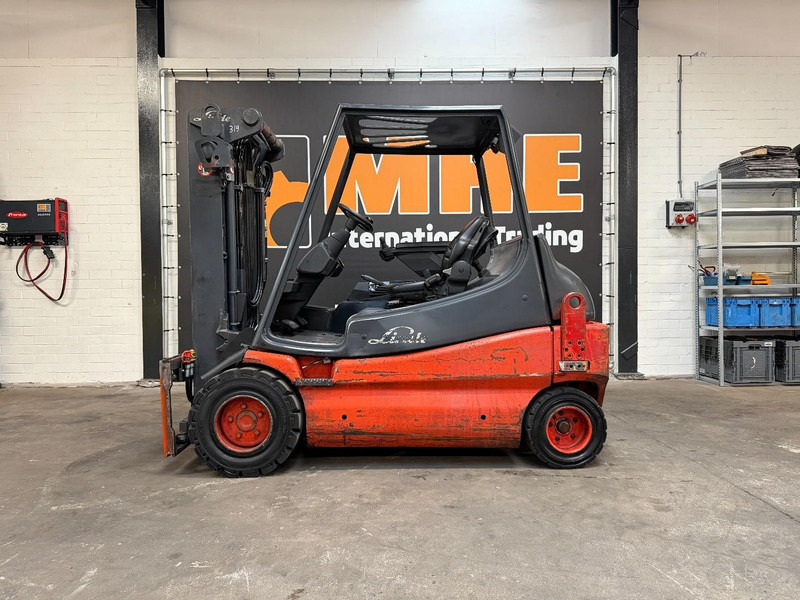 Linde E30-03 - Forklift listrik: gambar 2 Linde E30-03 - Forklift listrik: gambar 2