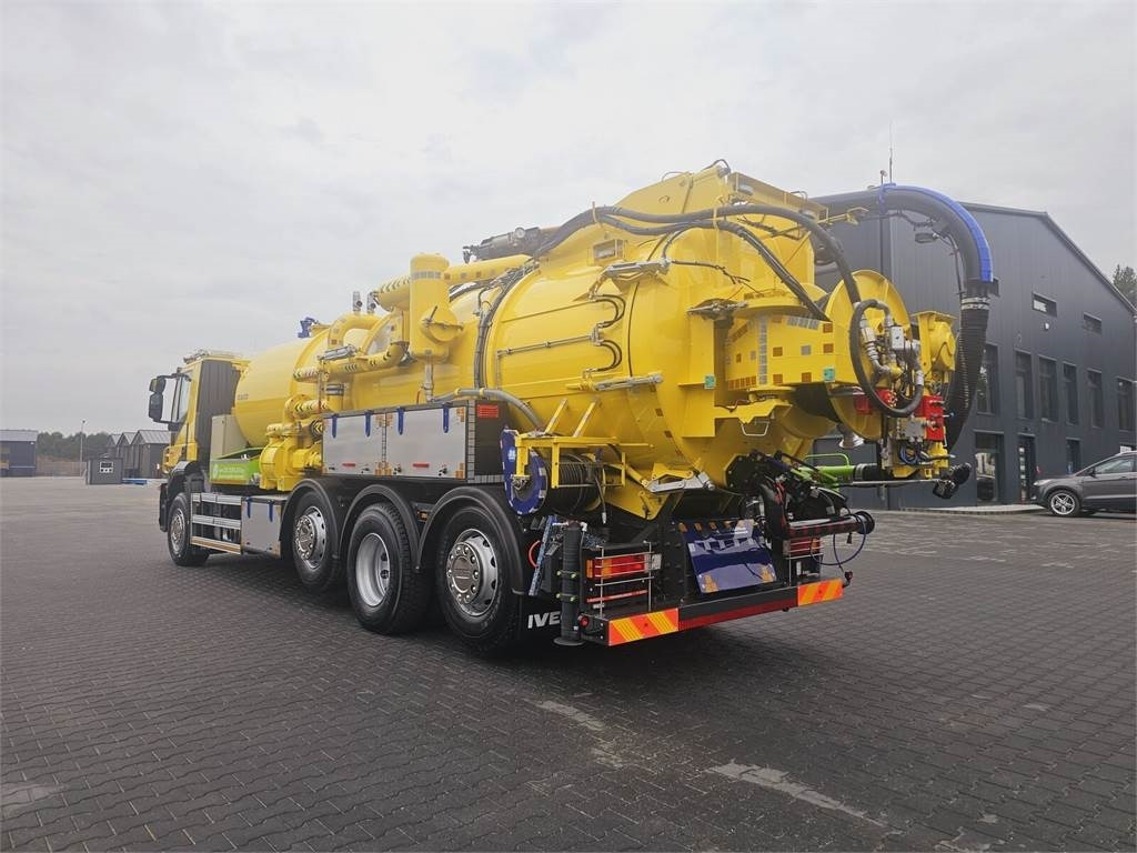 Iveco RAVO WUKO FOR CHANNEL CLEANING druck saug kanal - Truk vakum: gambar 5 Iveco RAVO WUKO FOR CHANNEL CLEANING druck saug kanal - Truk vakum: gambar 5