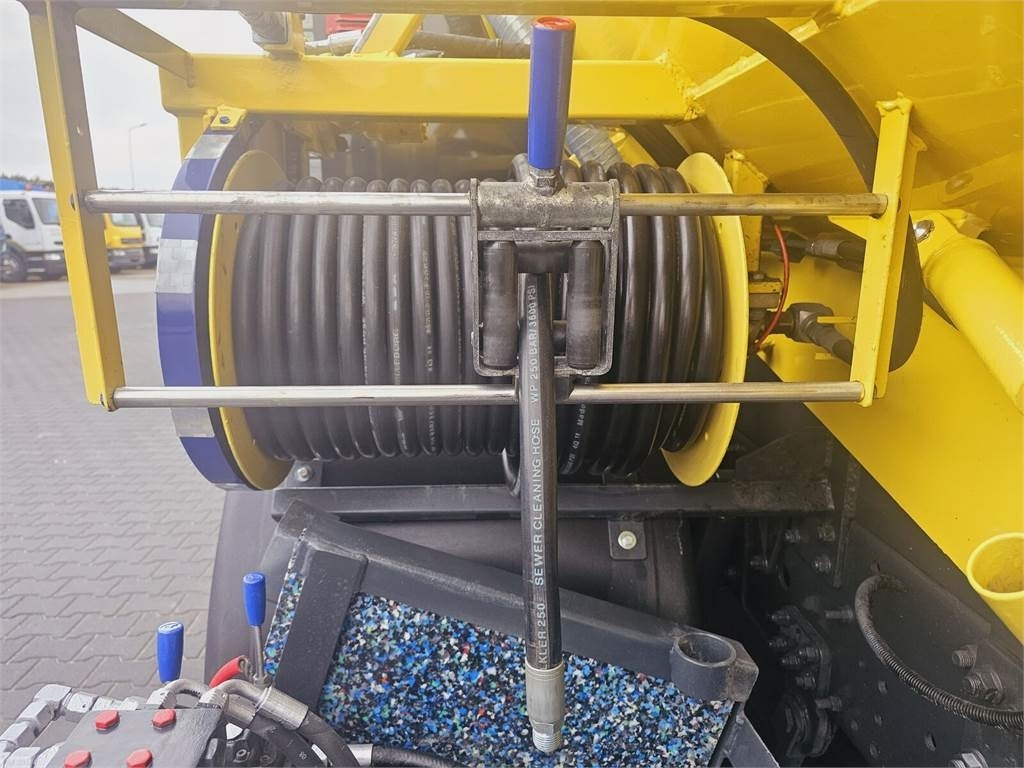 Truk vakum Iveco RAVO WUKO FOR CHANNEL CLEANING druck saug kanal: gambar 19