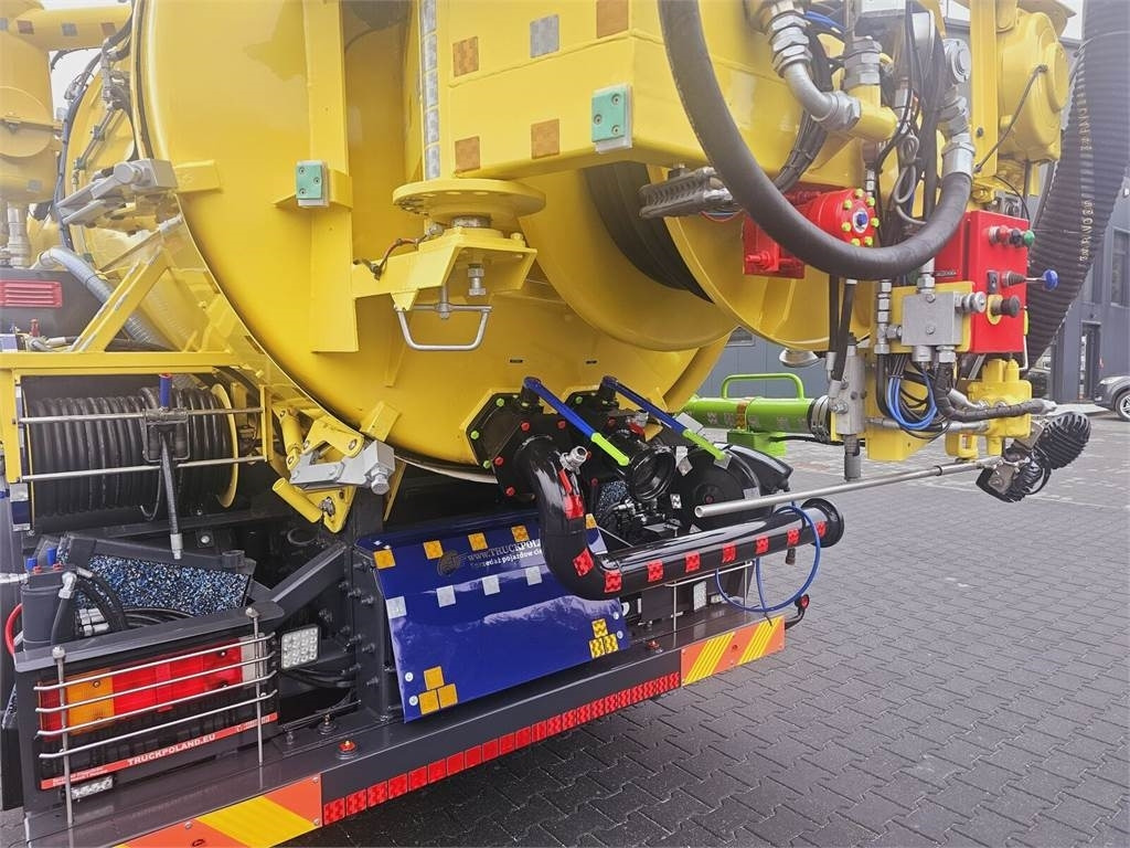 Truk vakum Iveco RAVO WUKO FOR CHANNEL CLEANING druck saug kanal: gambar 18