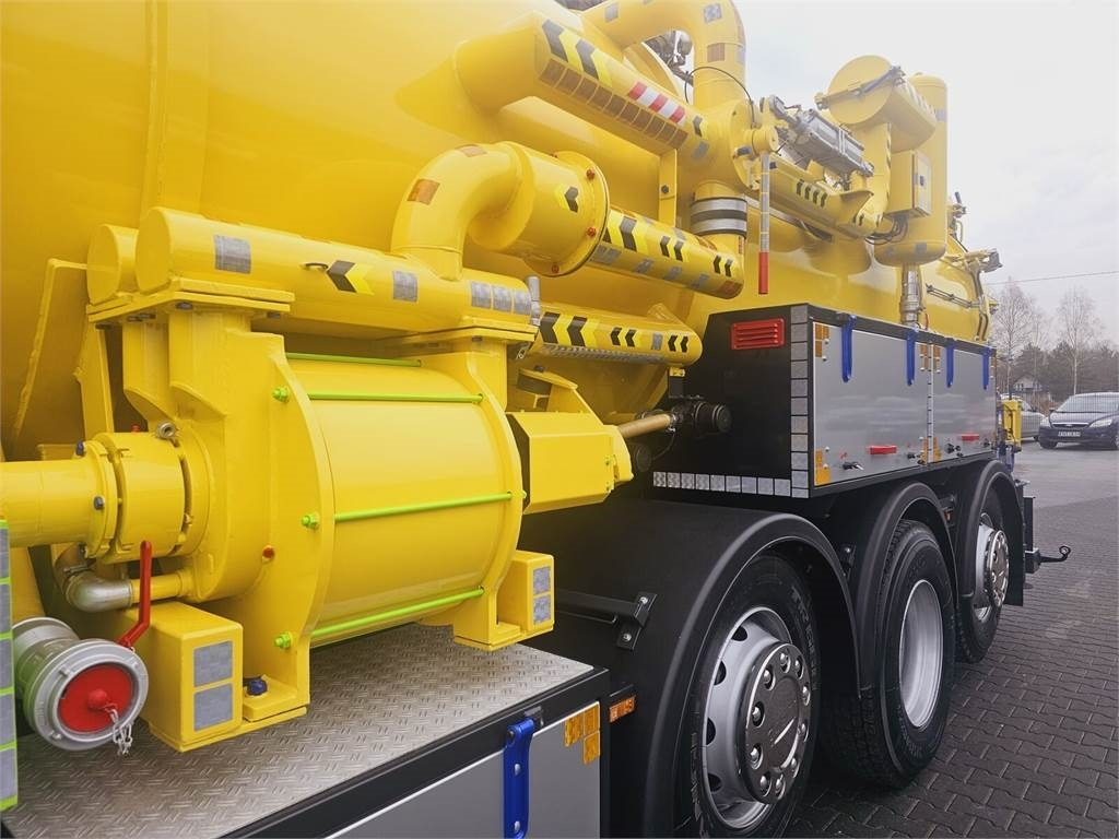 Truk vakum Iveco RAVO WUKO FOR CHANNEL CLEANING druck saug kanal: gambar 12