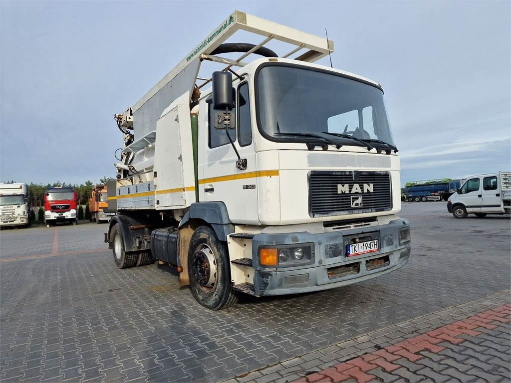 MAN WUKO MORO KOMBI FOR CHANNEL CLEANING  - Truk vakum: gambar 2 MAN WUKO MORO KOMBI FOR CHANNEL CLEANING  - Truk vakum: gambar 2