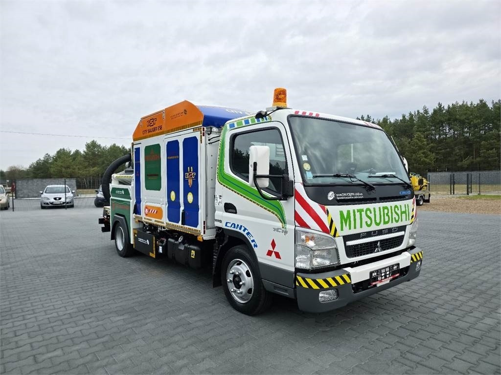 Mitsubishi CANTER odkurzacz koparka ssąca Saugbagger CITY SAU - Truk vakum: gambar 2 Mitsubishi CANTER odkurzacz koparka ssąca Saugbagger CITY SAU - Truk vakum: gambar 2