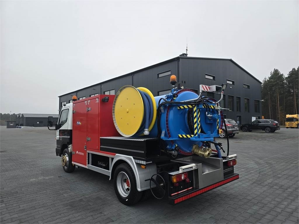 Mitsubishi RIONED COMBI WUKO FOR CLEANING SEWAGE - Truk vakum: gambar 4 Mitsubishi RIONED COMBI WUKO FOR CLEANING SEWAGE - Truk vakum: gambar 4