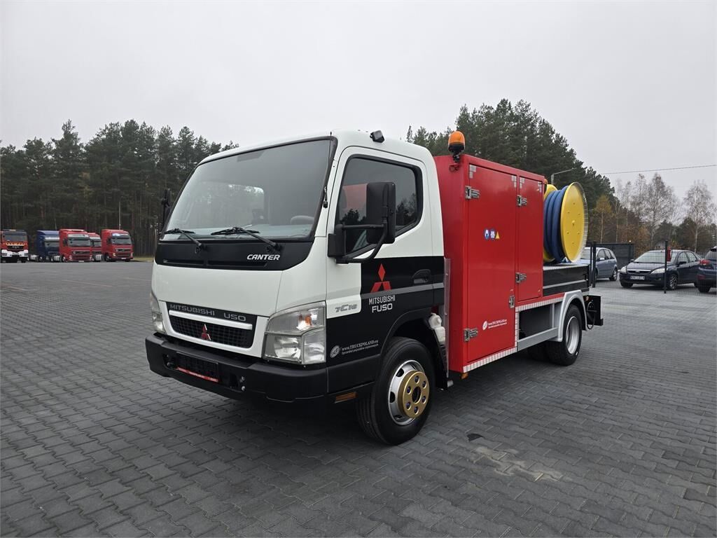 Mitsubishi RIONED COMBI WUKO FOR CLEANING SEWAGE - Truk vakum: gambar 3 Mitsubishi RIONED COMBI WUKO FOR CLEANING SEWAGE - Truk vakum: gambar 3