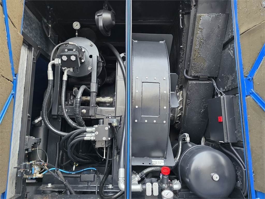 Renault MTS DINO 3 Saugbagger vacuum cleaner excavator suc - Truk vakum: gambar 3 Renault MTS DINO 3 Saugbagger vacuum cleaner excavator suc - Truk vakum: gambar 3