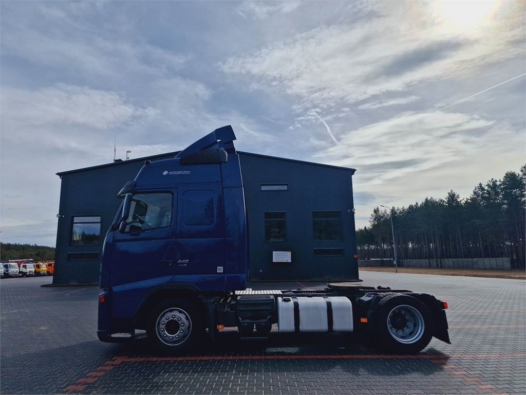 Volvo FH 13 440 - Tractor head: gambar 2 Volvo FH 13 440 - Tractor head: gambar 2