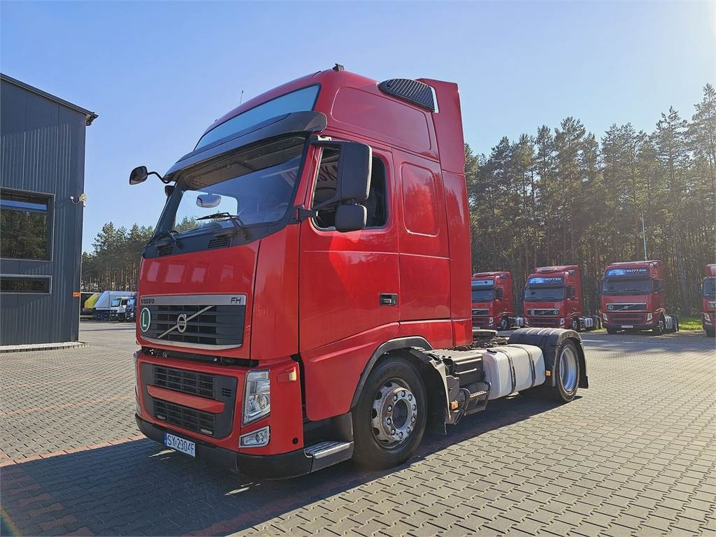 Volvo FH13 XXL MANUAL 420 EURO 5 2011 r MEGA LOW DECK - Tractor head: gambar 2 Volvo FH13 XXL MANUAL 420 EURO 5 2011 r MEGA LOW DECK - Tractor head: gambar 2