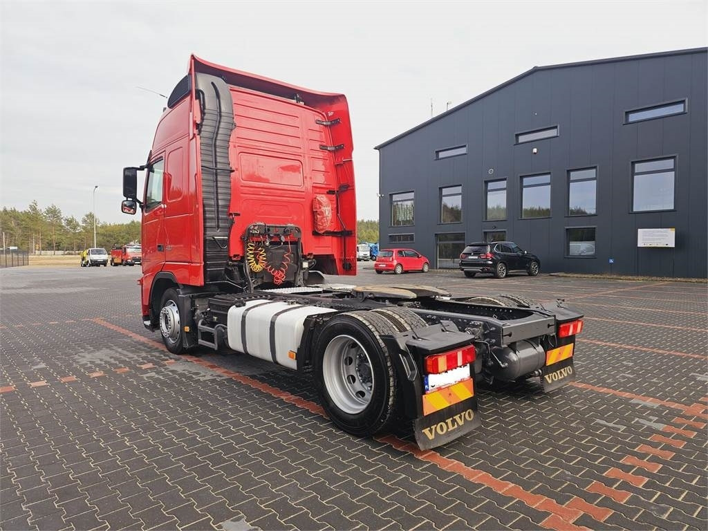 Volvo FH13 XXL NEW TIRES MANUAL 420 EURO 5 2011 - Tractor head: gambar 4 Volvo FH13 XXL NEW TIRES MANUAL 420 EURO 5 2011 - Tractor head: gambar 4