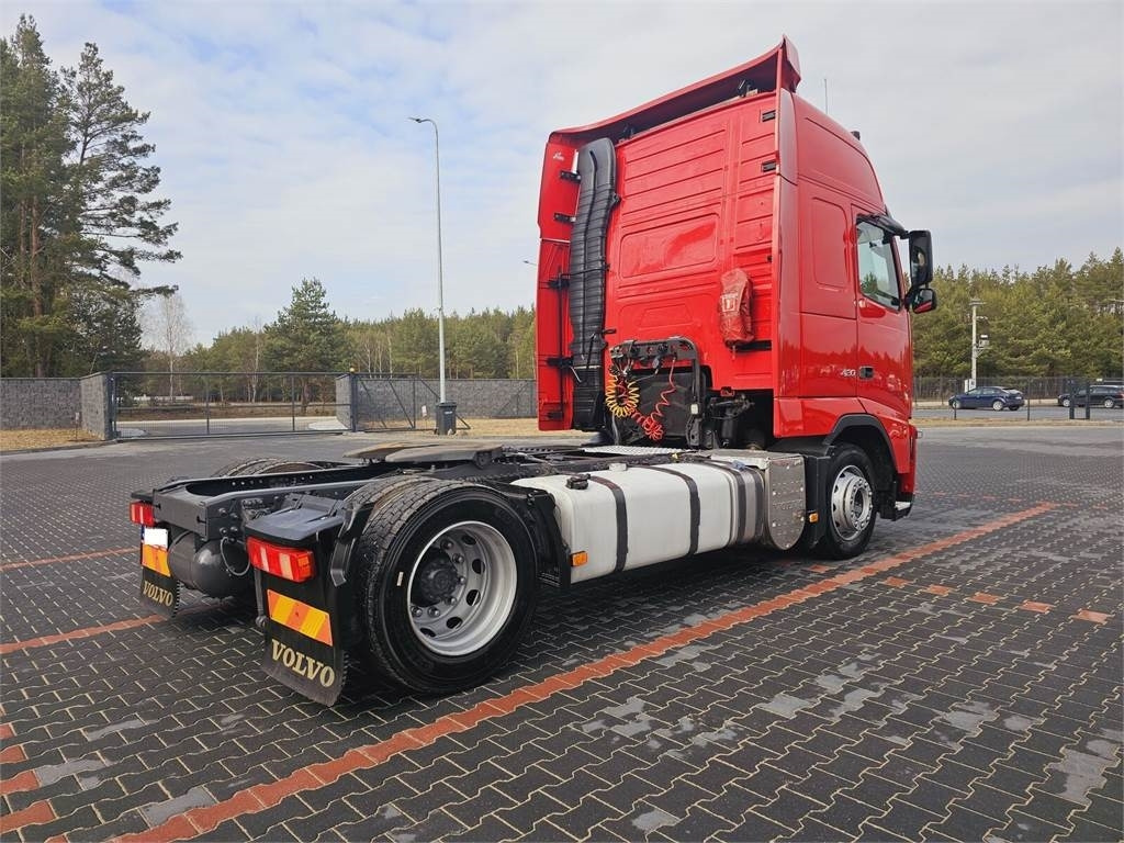 Volvo FH13 XXL NEW TIRES MANUAL 420 EURO 5 2011 - Tractor head: gambar 5 Volvo FH13 XXL NEW TIRES MANUAL 420 EURO 5 2011 - Tractor head: gambar 5