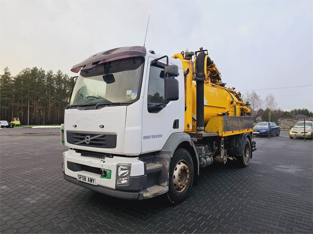 Volvo FULLER TANKERS 2008 WUKO for collecting liquid was  - Truk vakum: gambar 3 Volvo FULLER TANKERS 2008 WUKO for collecting liquid was  - Truk vakum: gambar 3