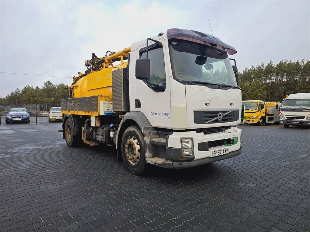 Volvo FULLER TANKERS 2008 WUKO for collecting liquid was  - Truk vakum: gambar 2 Volvo FULLER TANKERS 2008 WUKO for collecting liquid was  - Truk vakum: gambar 2
