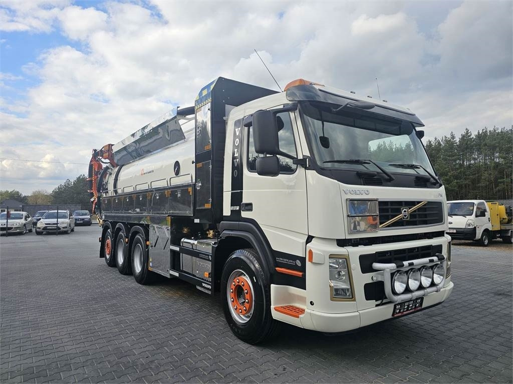 Volvo WUKO ADR ROLBA FOR CLEANING CHANNELS COMBI - Truk vakum: gambar 3 Volvo WUKO ADR ROLBA FOR CLEANING CHANNELS COMBI - Truk vakum: gambar 3