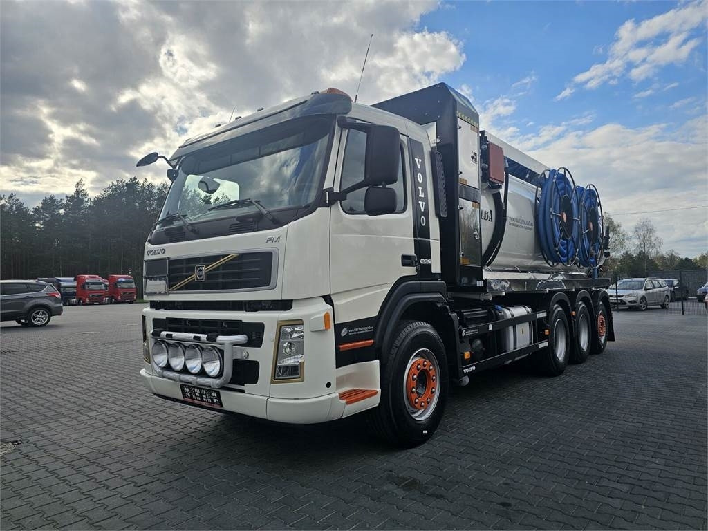 Volvo WUKO ADR ROLBA FOR CLEANING CHANNELS COMBI - Truk vakum: gambar 4 Volvo WUKO ADR ROLBA FOR CLEANING CHANNELS COMBI - Truk vakum: gambar 4