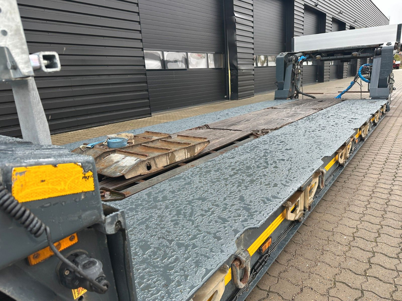 Faymonville 2 achs tiefbett / 2 x ausziehbar / 17.450 mm Faymonville 2 achs tiefbett / 2 x ausziehbar / 17.450 mm - Semi-trailer low bed: gambar 5 Faymonville 2 achs tiefbett / 2 x ausziehbar / 17.450 mm Faymonville 2 achs tiefbett / 2 x ausziehbar / 17.450 mm - Semi-trailer low bed: gambar 5